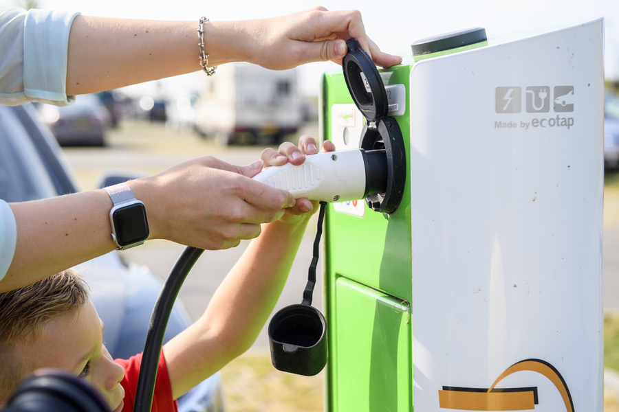 deel laadpaal elektrische auto stekker