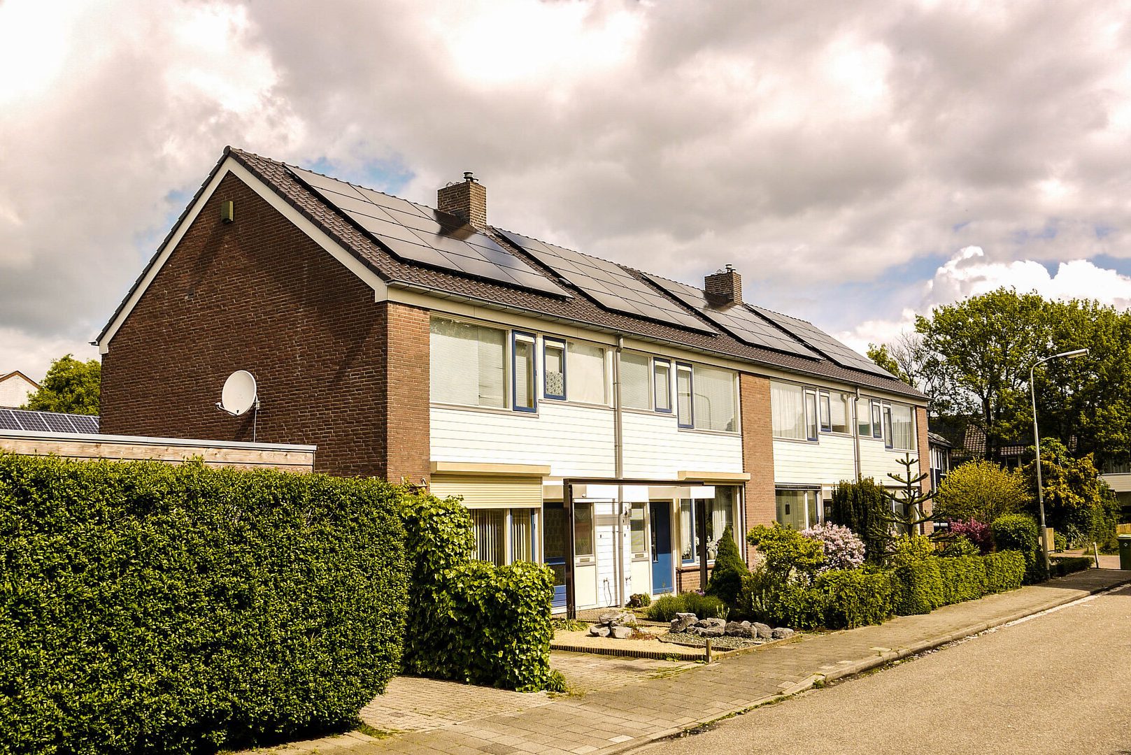 rijtjeswoning-zonnepanelen-op-dak